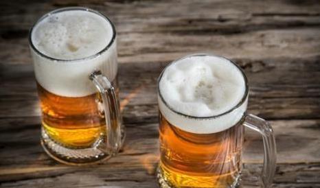 新春佳节需警惕 白酒啤酒勿混饮，酒精饮料皆须慎