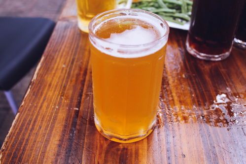 扎啤免费喝！乐山老板豪气请客，酒精饮料全免引热议